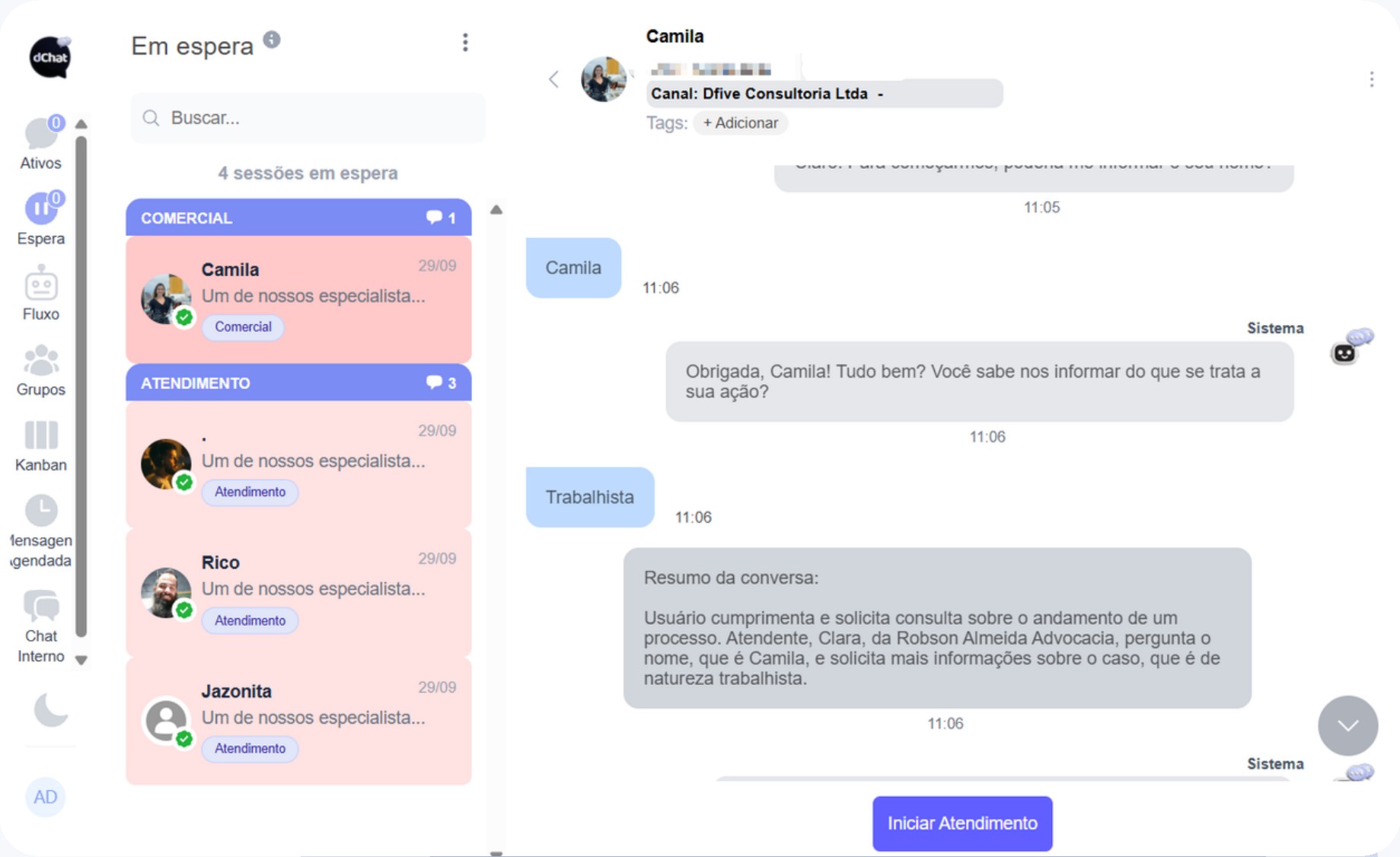 Tela de atendimento do dChat com a fila de espera e uma conversa aberta